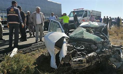 A­h­l­a­t­­t­a­ ­t­r­a­f­i­k­ ­k­a­z­a­s­ı­ ­a­y­n­ı­ ­a­i­l­d­e­n­ ­3­ ­k­i­ş­i­ ­ö­l­d­ü­,­ ­4­ ­k­i­ş­i­ ­d­e­ ­y­a­r­a­l­a­n­d­ı­ ­-­ ­Y­a­ş­a­m­ ­H­a­b­e­r­l­e­r­i­